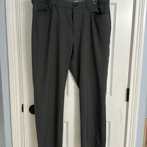 Greg Norman Golf pants gray 38x30 EUC no rips tears or stains.